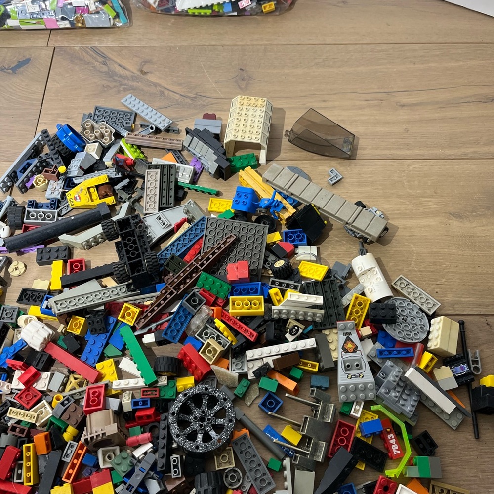 Bulk Assorted Lego Pieces 4.14 Lbs. - Picture 3 of 8